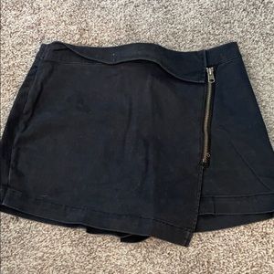 Black cotton skort